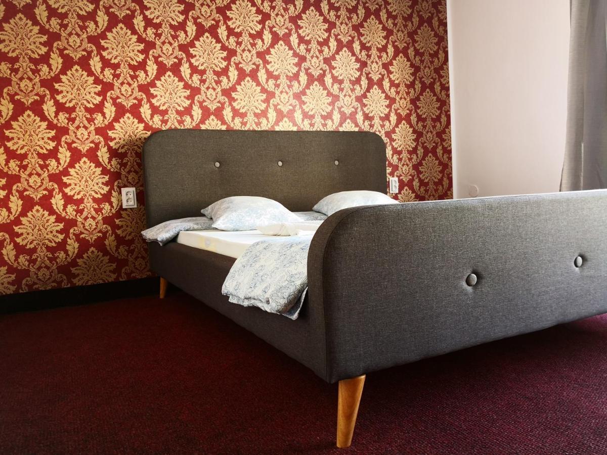 Golden Pension Târgu Jiu Екстериор снимка