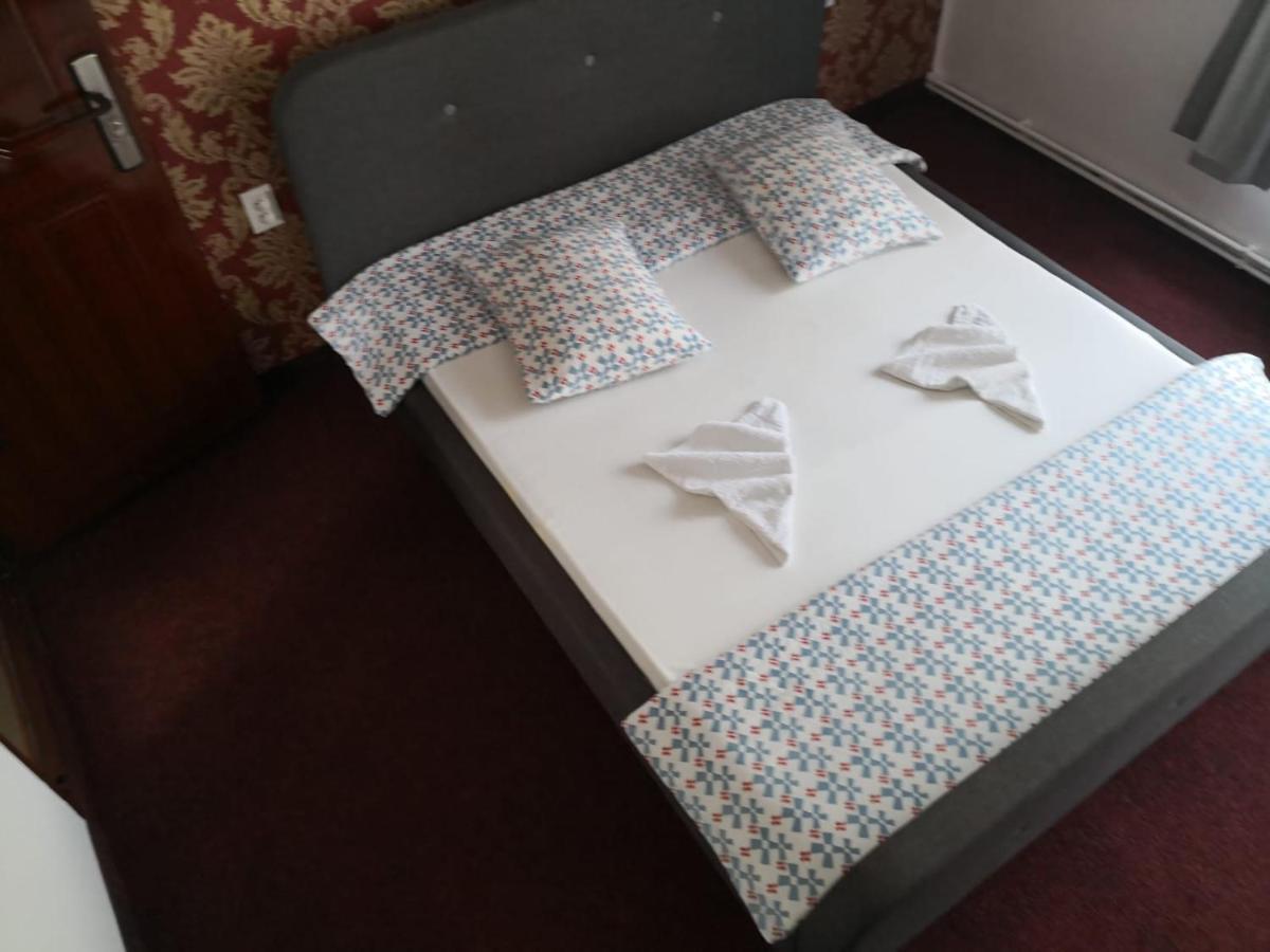 Golden Pension Târgu Jiu Екстериор снимка