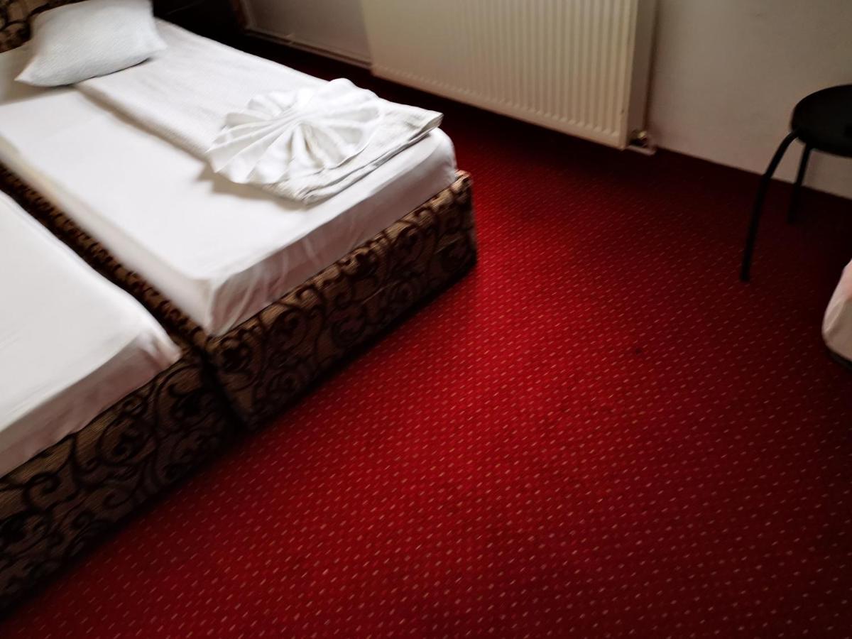 Golden Pension Târgu Jiu Екстериор снимка